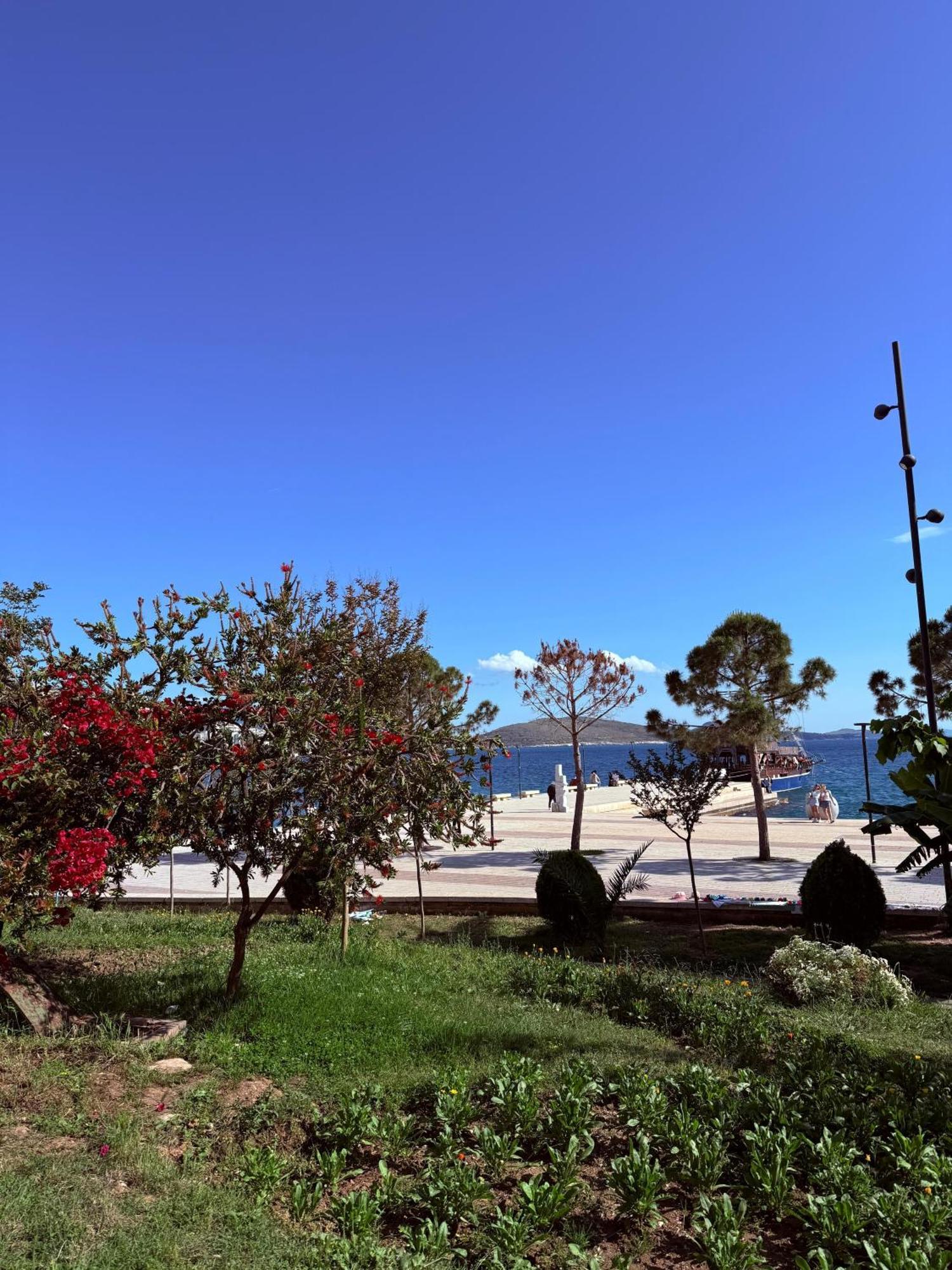 Turquoise Superior 6 Persons Appartement Saranda